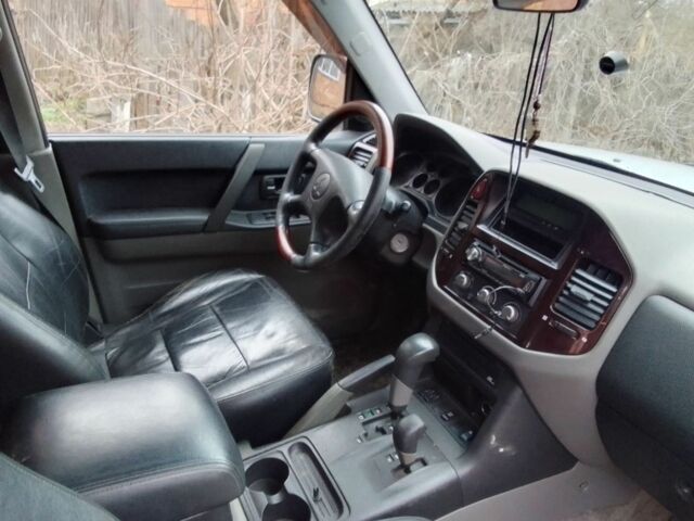 Сірий Міцубісі Паджеро, об'ємом двигуна 3.2 л та пробігом 300 тис. км за 5300 $, фото 4 на Automoto.ua