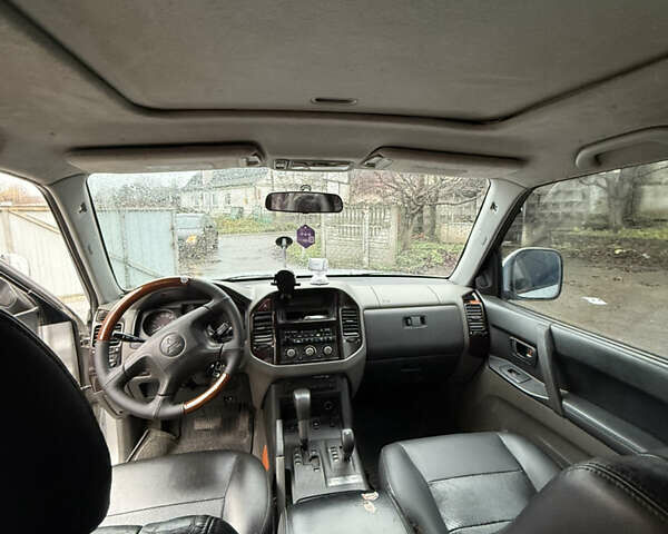 Сірий Міцубісі Паджеро, об'ємом двигуна 3.2 л та пробігом 354 тис. км за 8300 $, фото 11 на Automoto.ua