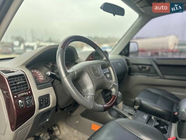 Серый Мицубиси Паджеро, объемом двигателя 3.5 л и пробегом 299 тыс. км за 6700 $, фото 48 на Automoto.ua