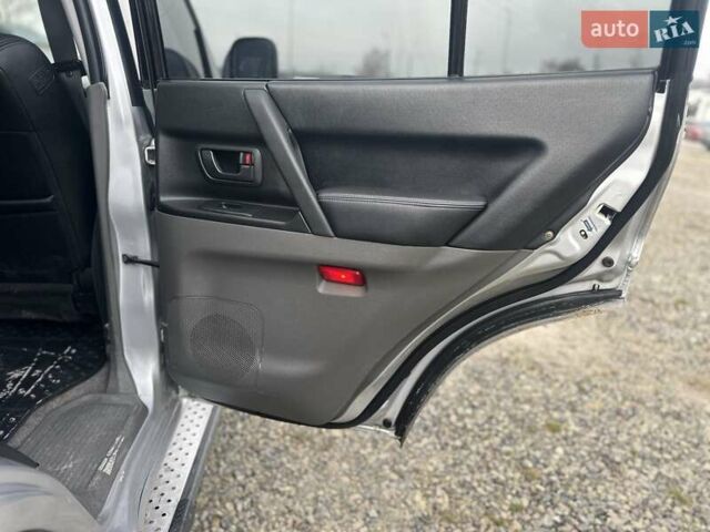 Серый Мицубиси Паджеро, объемом двигателя 3.5 л и пробегом 299 тыс. км за 6700 $, фото 21 на Automoto.ua