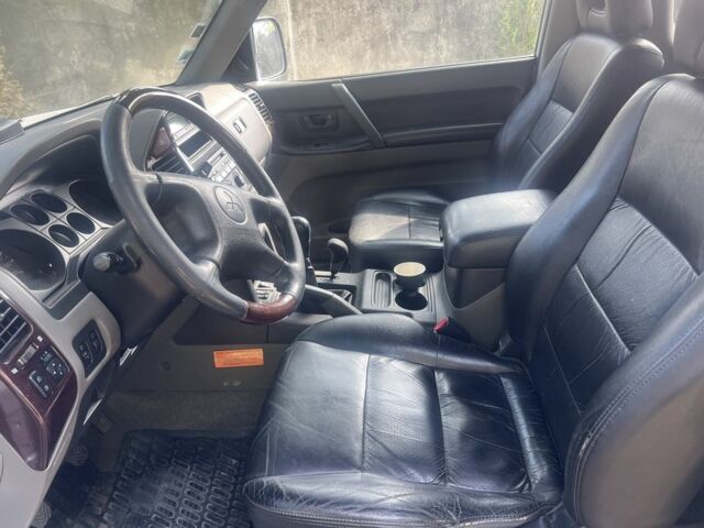 Серый Мицубиси Паджеро, объемом двигателя 3.2 л и пробегом 320 тыс. км за 5804 $, фото 5 на Automoto.ua