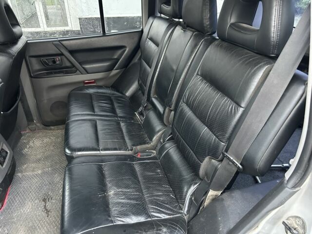 Сірий Міцубісі Паджеро, об'ємом двигуна 3.2 л та пробігом 400 тис. км за 3850 $, фото 9 на Automoto.ua