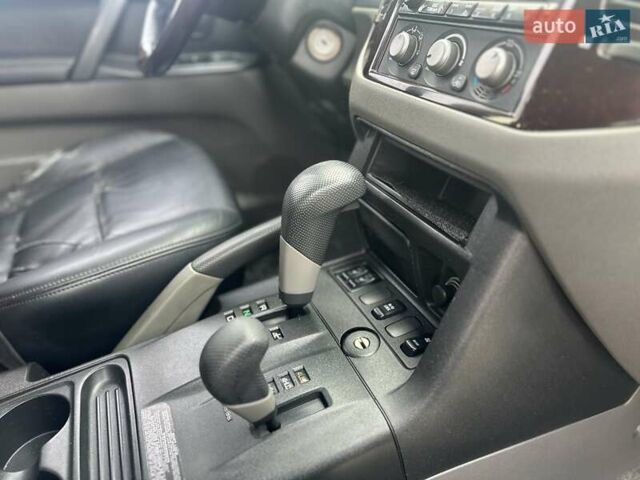 Серый Мицубиси Паджеро, объемом двигателя 3.5 л и пробегом 299 тыс. км за 6700 $, фото 29 на Automoto.ua