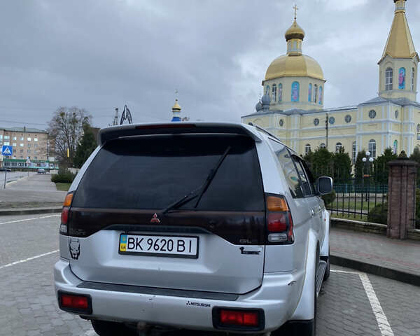 Серый Мицубиси Паджеро, объемом двигателя 3 л и пробегом 250 тыс. км за 11000 $, фото 3 на Automoto.ua