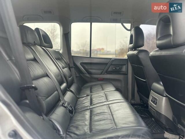 Серый Мицубиси Паджеро, объемом двигателя 3.5 л и пробегом 299 тыс. км за 6700 $, фото 22 на Automoto.ua