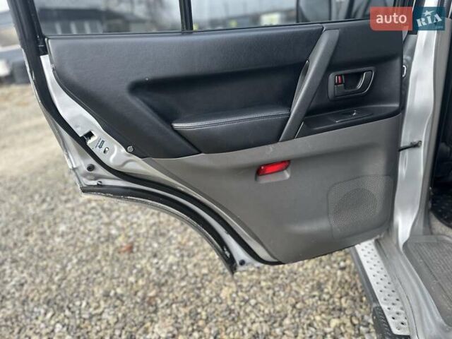 Серый Мицубиси Паджеро, объемом двигателя 3.5 л и пробегом 299 тыс. км за 6700 $, фото 43 на Automoto.ua