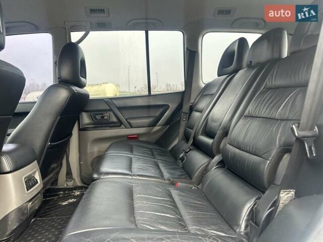 Серый Мицубиси Паджеро, объемом двигателя 3.5 л и пробегом 299 тыс. км за 6700 $, фото 44 на Automoto.ua