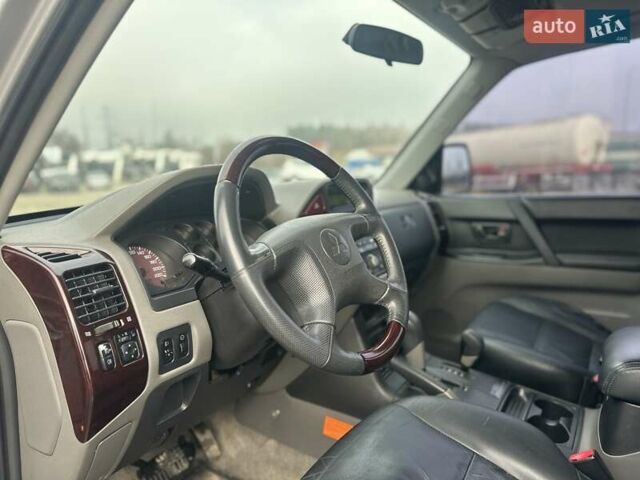 Серый Мицубиси Паджеро, объемом двигателя 3.5 л и пробегом 299 тыс. км за 6700 $, фото 47 на Automoto.ua