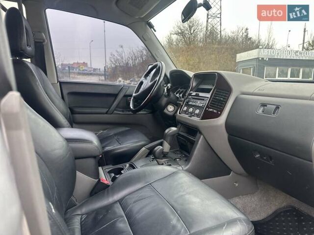 Серый Мицубиси Паджеро, объемом двигателя 3.5 л и пробегом 299 тыс. км за 6700 $, фото 26 на Automoto.ua