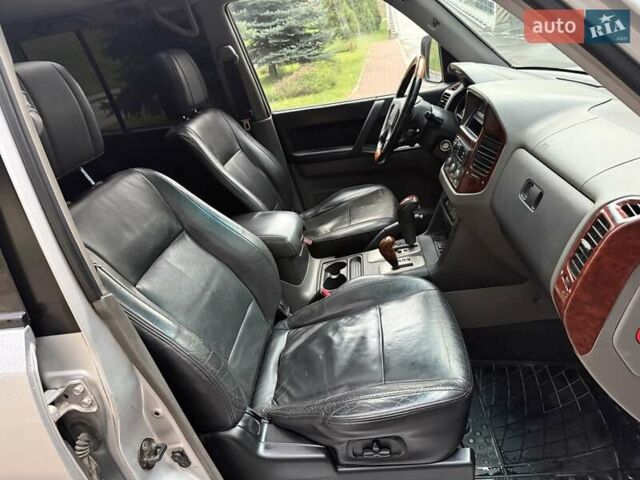 Серый Мицубиси Паджеро, объемом двигателя 3.5 л и пробегом 395 тыс. км за 5999 $, фото 48 на Automoto.ua