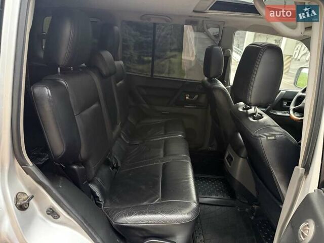 Серый Мицубиси Паджеро, объемом двигателя 3.5 л и пробегом 395 тыс. км за 5999 $, фото 44 на Automoto.ua