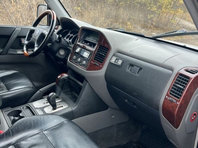 Сірий Міцубісі Паджеро, об'ємом двигуна 3.2 л та пробігом 333 тис. км за 4550 $, фото 5 на Automoto.ua