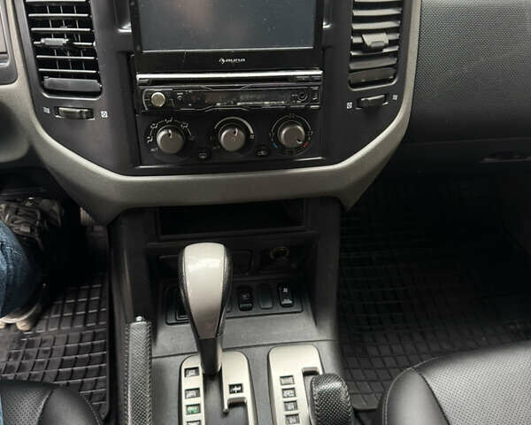 Серый Мицубиси Паджеро, объемом двигателя 3.2 л и пробегом 481 тыс. км за 7300 $, фото 18 на Automoto.ua