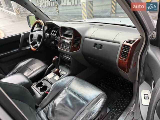 Серый Мицубиси Паджеро, объемом двигателя 3.5 л и пробегом 395 тыс. км за 5999 $, фото 47 на Automoto.ua