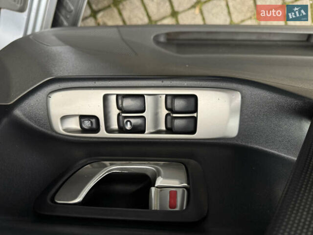 Серый Мицубиси Паджеро, объемом двигателя 3.2 л и пробегом 481 тыс. км за 7300 $, фото 29 на Automoto.ua