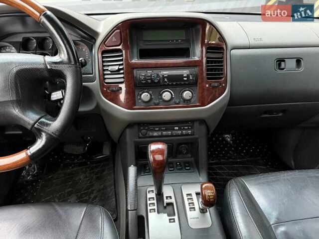 Серый Мицубиси Паджеро, объемом двигателя 3.5 л и пробегом 395 тыс. км за 5999 $, фото 37 на Automoto.ua