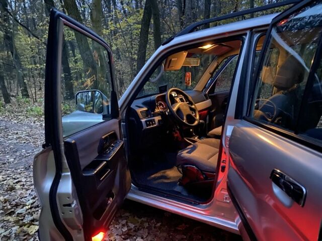 Серый Мицубиси Паджеро, объемом двигателя 2 л и пробегом 260 тыс. км за 4500 $, фото 6 на Automoto.ua