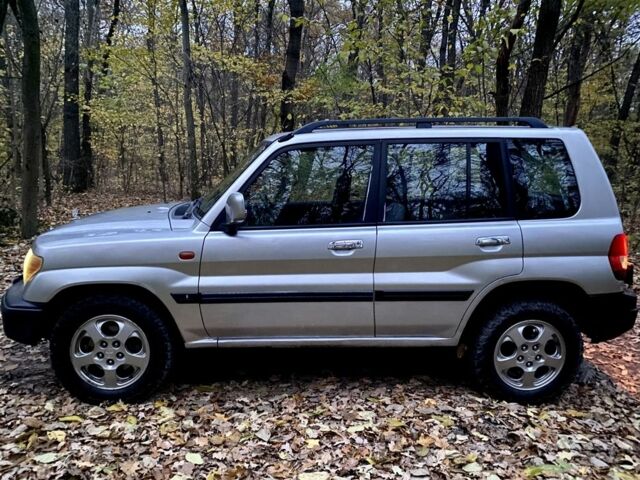 Серый Мицубиси Паджеро, объемом двигателя 2 л и пробегом 260 тыс. км за 4500 $, фото 1 на Automoto.ua