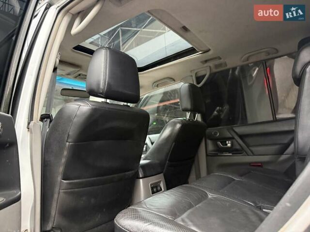 Серый Мицубиси Паджеро, объемом двигателя 3.5 л и пробегом 395 тыс. км за 5999 $, фото 42 на Automoto.ua