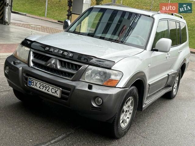 Серый Мицубиси Паджеро, объемом двигателя 3.5 л и пробегом 395 тыс. км за 5999 $, фото 2 на Automoto.ua