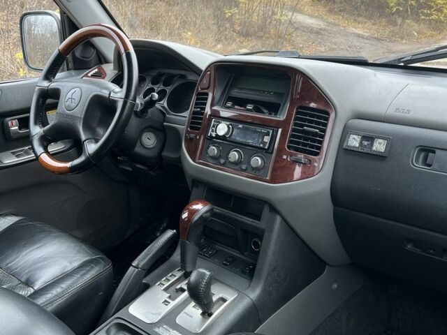 Сірий Міцубісі Паджеро, об'ємом двигуна 3.2 л та пробігом 333 тис. км за 4550 $, фото 4 на Automoto.ua