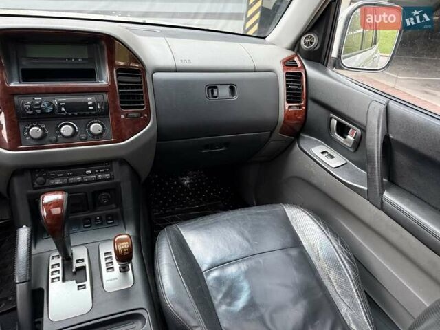 Серый Мицубиси Паджеро, объемом двигателя 3.5 л и пробегом 395 тыс. км за 5999 $, фото 36 на Automoto.ua