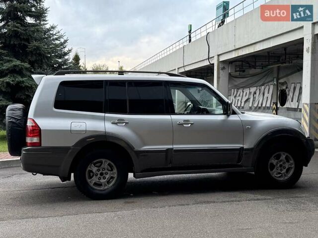 Серый Мицубиси Паджеро, объемом двигателя 3.5 л и пробегом 395 тыс. км за 5999 $, фото 3 на Automoto.ua