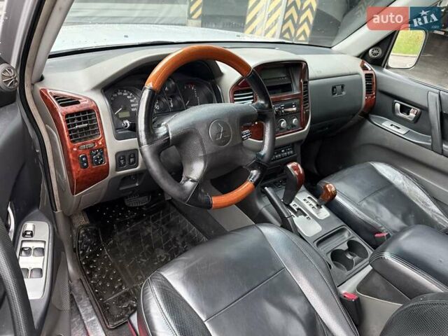 Серый Мицубиси Паджеро, объемом двигателя 3.5 л и пробегом 395 тыс. км за 5999 $, фото 38 на Automoto.ua