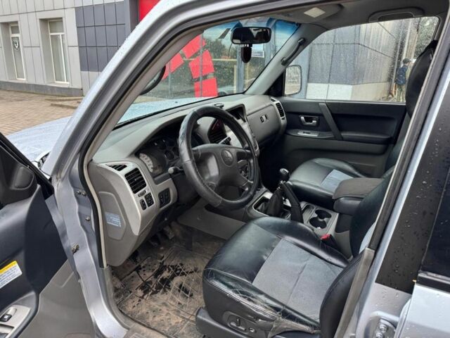 Міцубісі Паджеро 2003 у Сумах на Automoto.ua Сірий Міцубісі Паджеро, об'ємом двигуна 3.2 л та пробігом 355 тис. км за 6500 $, фото 12 на Automoto.ua