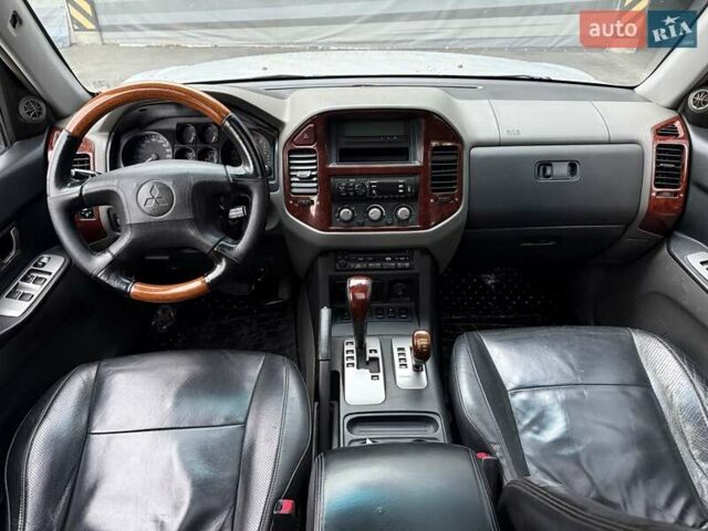 Серый Мицубиси Паджеро, объемом двигателя 3.5 л и пробегом 395 тыс. км за 5999 $, фото 32 на Automoto.ua