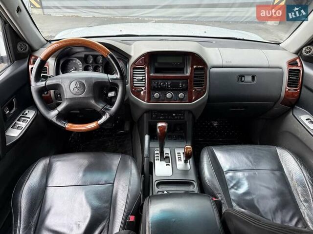 Серый Мицубиси Паджеро, объемом двигателя 3.5 л и пробегом 395 тыс. км за 5999 $, фото 28 на Automoto.ua