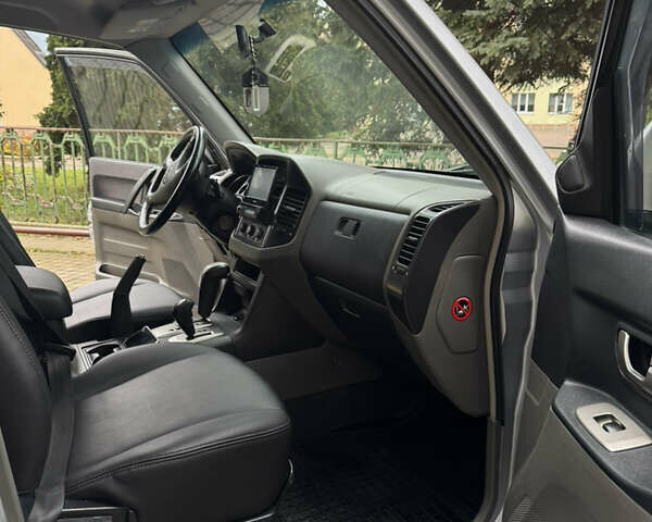 Серый Мицубиси Паджеро, объемом двигателя 3.2 л и пробегом 481 тыс. км за 7300 $, фото 16 на Automoto.ua