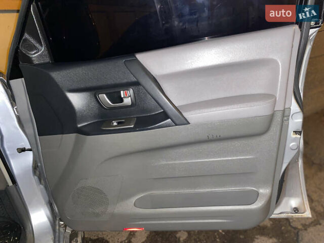 Сірий Міцубісі Паджеро, об'ємом двигуна 2.97 л та пробігом 387 тис. км за 7000 $, фото 3 на Automoto.ua