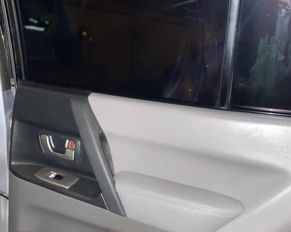 Сірий Міцубісі Паджеро, об'ємом двигуна 2.97 л та пробігом 387 тис. км за 7000 $, фото 4 на Automoto.ua