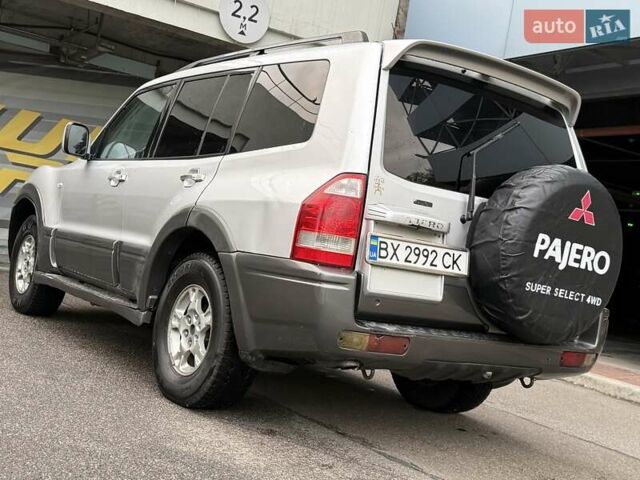 Серый Мицубиси Паджеро, объемом двигателя 3.5 л и пробегом 395 тыс. км за 5999 $, фото 4 на Automoto.ua