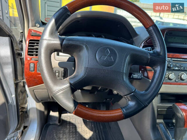 Серый Мицубиси Паджеро, объемом двигателя 3.2 л и пробегом 398 тыс. км за 7700 $, фото 52 на Automoto.ua