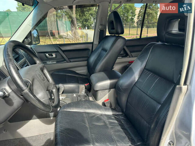 Серый Мицубиси Паджеро, объемом двигателя 3.5 л и пробегом 192 тыс. км за 7900 $, фото 18 на Automoto.ua