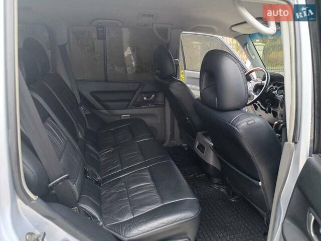 Серый Мицубиси Паджеро, объемом двигателя 3.5 л и пробегом 290 тыс. км за 7500 $, фото 13 на Automoto.ua