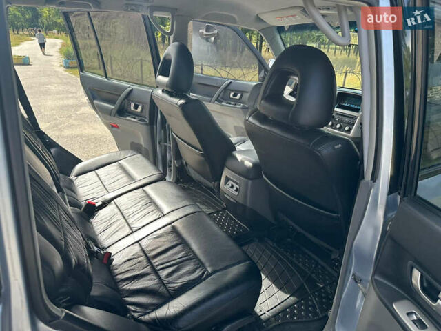 Серый Мицубиси Паджеро, объемом двигателя 3.5 л и пробегом 192 тыс. км за 7900 $, фото 12 на Automoto.ua