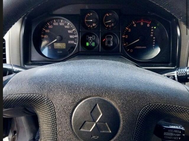 Серый Мицубиси Паджеро, объемом двигателя 3.2 л и пробегом 450 тыс. км за 10000 $, фото 5 на Automoto.ua