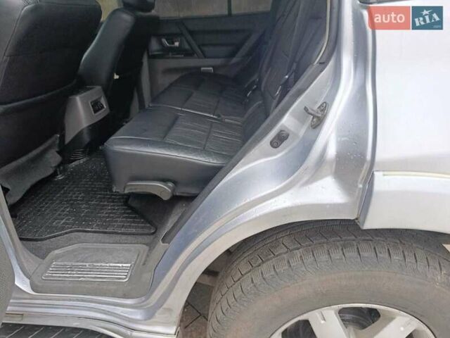 Серый Мицубиси Паджеро, объемом двигателя 3.5 л и пробегом 290 тыс. км за 7500 $, фото 10 на Automoto.ua