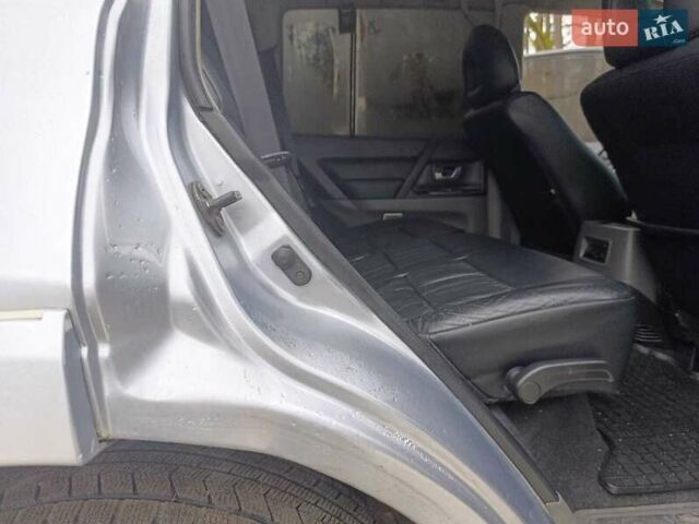 Серый Мицубиси Паджеро, объемом двигателя 3.5 л и пробегом 290 тыс. км за 7500 $, фото 12 на Automoto.ua