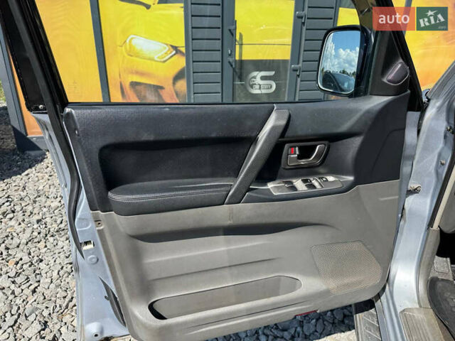 Серый Мицубиси Паджеро, объемом двигателя 3.2 л и пробегом 398 тыс. км за 7700 $, фото 49 на Automoto.ua