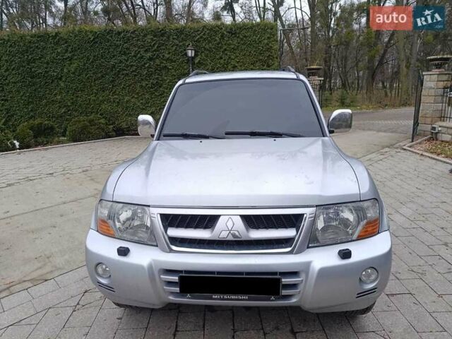 Серый Мицубиси Паджеро, объемом двигателя 3.5 л и пробегом 290 тыс. км за 7500 $, фото 4 на Automoto.ua