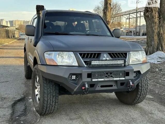 Серый Мицубиси Паджеро, объемом двигателя 3.2 л и пробегом 450 тыс. км за 10000 $, фото 4 на Automoto.ua