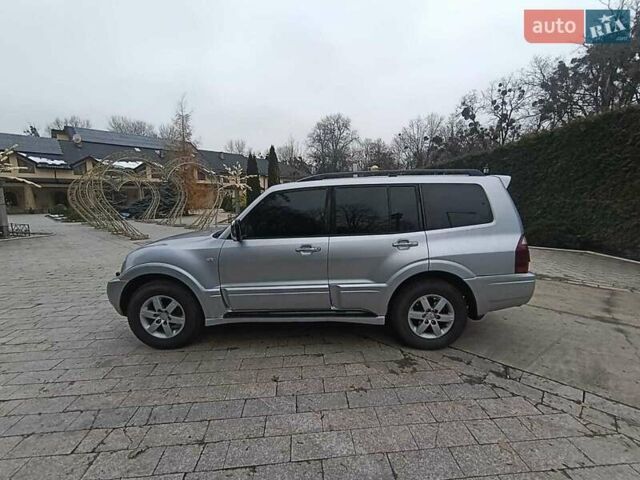 Серый Мицубиси Паджеро, объемом двигателя 3.5 л и пробегом 290 тыс. км за 7500 $, фото 3 на Automoto.ua