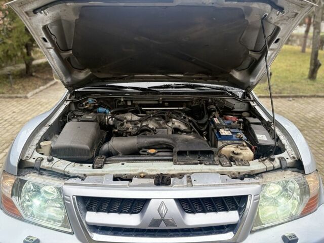 Серый Мицубиси Паджеро, объемом двигателя 3.5 л и пробегом 250 тыс. км за 6000 $, фото 4 на Automoto.ua