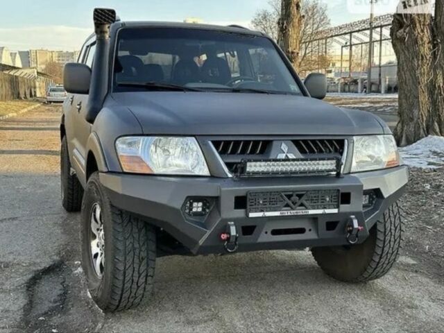 Серый Мицубиси Паджеро, объемом двигателя 3.2 л и пробегом 450 тыс. км за 10000 $, фото 3 на Automoto.ua
