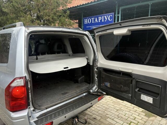 Серый Мицубиси Паджеро, объемом двигателя 3.5 л и пробегом 250 тыс. км за 6000 $, фото 1 на Automoto.ua