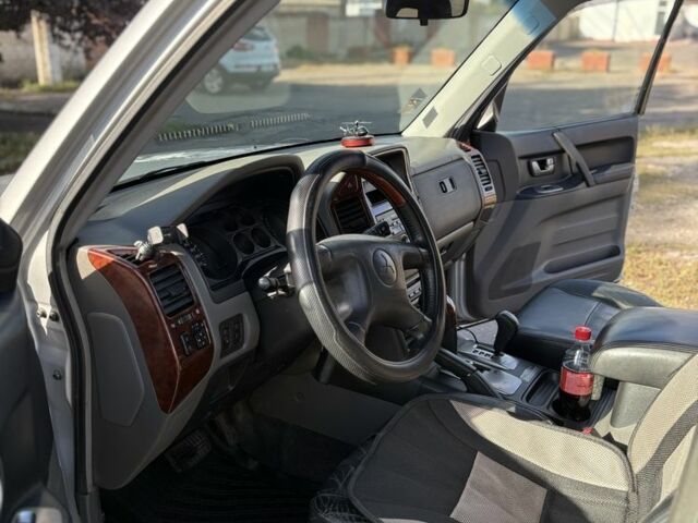 Серый Мицубиси Паджеро, объемом двигателя 3.2 л и пробегом 537 тыс. км за 5159 $, фото 12 на Automoto.ua